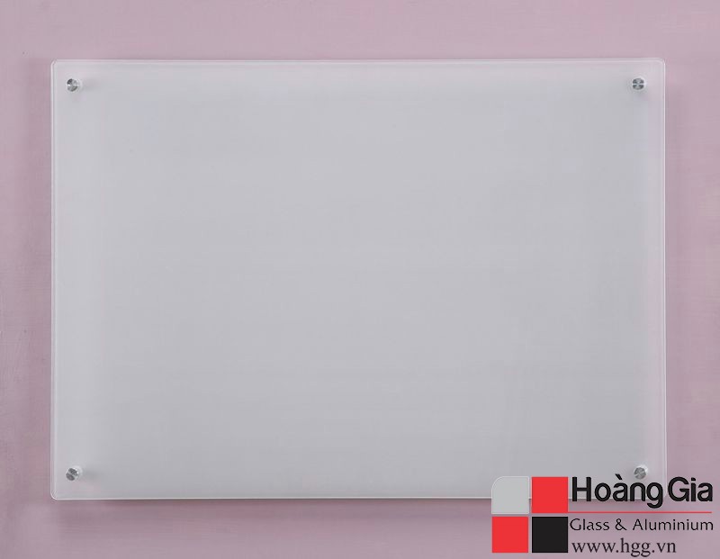Bảng k&iacute;nh văn ph&ograve;ng ho&agrave;ng gia glass thi c&ocirc;ng