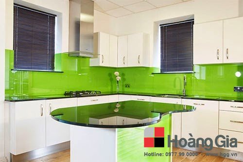 Kính màu ốp bếp giá bao nhiêu cho màu xanh cốm